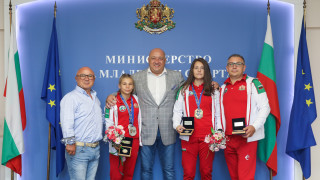 Министърът на младежта и спорта Красен Кралев награди с почетни