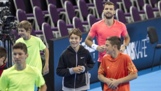 Уникален страхотен невероятен нетипичен извън всяко обичайно клише и социална