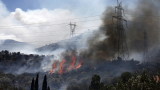  Два горски пожара бушуват край гръцката столица Атина, къщи са развалени 