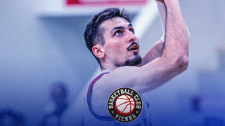 Националът на България Борислав Младенов и клубният му тим Виена