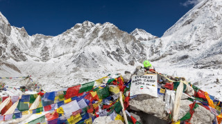 Китай е затворил базовия лагер от своята страна на връх