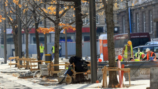 Почти час общинските съветници от Столична голяма община обсъждаха даване