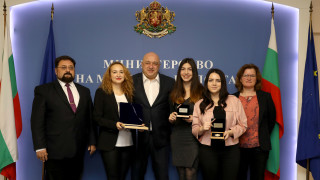 Министър Кралев награди Антоанета Стефанова за двата медала от Европейското първенство по шахмат