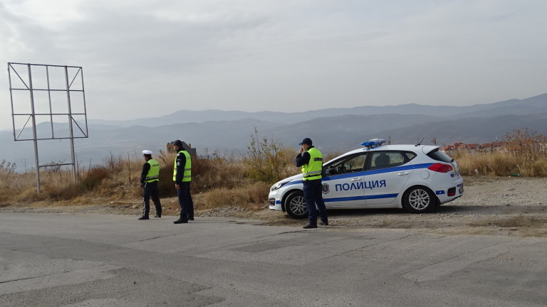 Кола падна в дере край варненското село Войводино