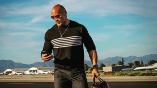 Дуейн Джонсън продължава да си стои вкъщи и да отговаря