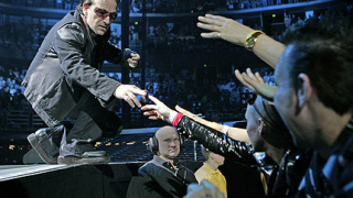 U2 работят върху мюзикъл за големия екран