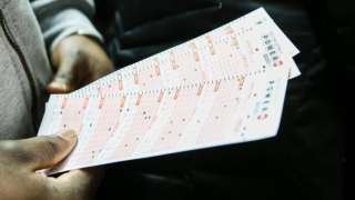 Шеф по сигурността на държавната US лотария нагласил с код 6 пъти числата