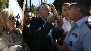 Лекарите от държавните болници в Гърция протестират В страната е