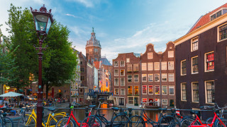 Година след като беше забранена, Airbnb отново влиза в центъра на Амстердам