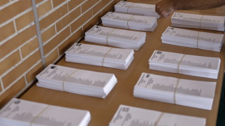 Въпреки че социологическите проучвания предричаха победа на дясната Народна партия