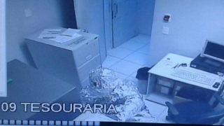 В Бразилия крадци във фолио се опитаха да оберат банка