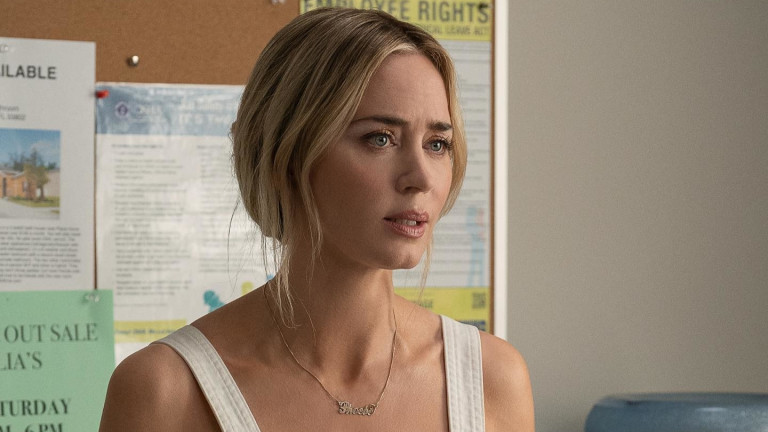 Когато Емили Блънт е притисната до стената