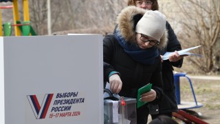 Колко рязък ще бъде спадът на рублата след руските президентски "избори"?
