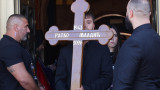 Десетки хиляди се събраха на погребението на Младич в Белград