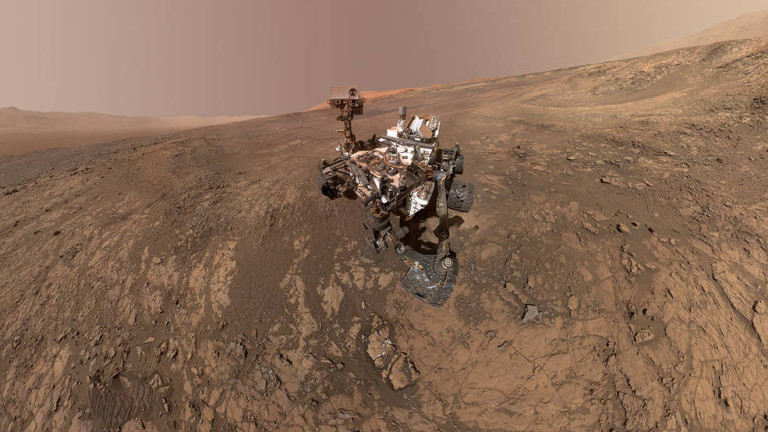Апаратът на NASA Кюриосити, проучващ Марс, изпрати свое селфи от