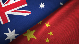 Китай остро разкритикува австралийски депутат заради сравнение на подхода на