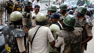 Индийската полиция е задържала хиляди хора които са се противопоставили