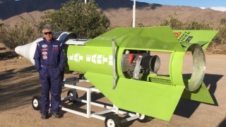 Мъж си построи ракета, за да докаже, че Земята е плоска