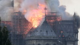 Катедралата "Нотр Дам" гори 