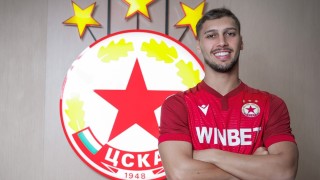 ЦСКА официално представи португалския халф Бруно Жордао като шестото си