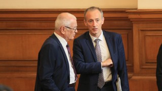 Повече пари ще има за учителите в проблемните училища Това