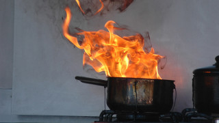 Пожар е унищожил днес понтона на язовир Кърджали и разположения там