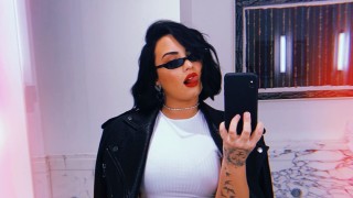 Деми Ловато и изтеклите ѝ голи снимки