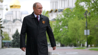 Руският президент Владимир Путин облекчава от вторник мерките за национално