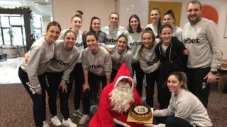 Дядо Коледа успя да отдели от скъпоценното си време да