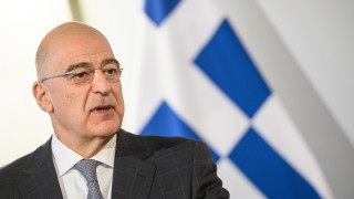 Гръцкият външен министър носи хуманитарна помощ в Одеса