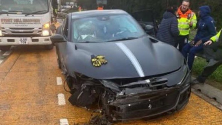 Нападателят на Тотнъм Рандал Коло-Муани претърпя лек инцидент, при който