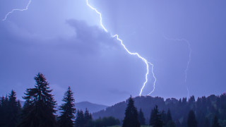 Мълния удари мъж и дете в района на връх Купена