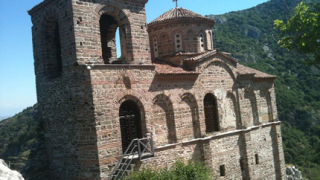 Не дават Асеновата крепост да се стопанисва от Бачковския манастир