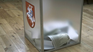 Опозиционните консерватори водят на първия тур на парламентарните избори в