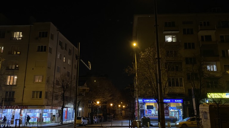 Осветиха пешеходните пътеки на бул. Янко Сакъзов и бул. Мадрид.