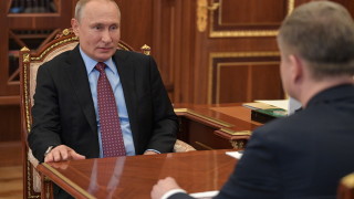 Президентът на Русия Владимир Путин на заседание с руския военен