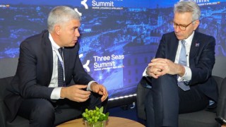 Служебният енергиен министър Владимир Малинов на среща с помощник държавния секретар