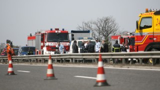Камион и лек автомобил се удариха на автомагистрала Тракия в