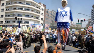 По улиците в Иран отново викат "смърт на Америка" и "смърт на Израел"