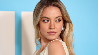 Сидни Суийни като монахиня