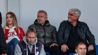 Присъствието на голям брой бивши футболисти в ложите на Васил