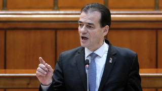 Глобиха румънския премиер за коронавирус и пушене
