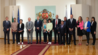 Румен Радев удостои изявени спортисти с Почетния знак на президента