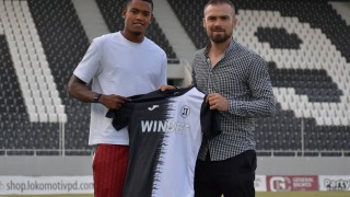 Спортният директор на Локомотив Пловдив Илко Пиргов говори пред клубния