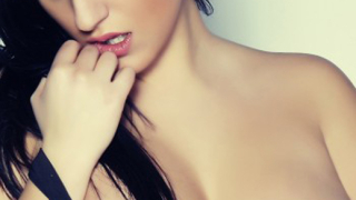 Мис Силикон 2: Мартин Камбуров има чудовищен пенис!