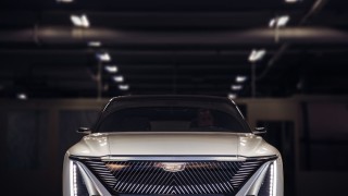 Cadillac представи свръхлуксозното електрическо SUV Lyriq, което обещава огромен пробег