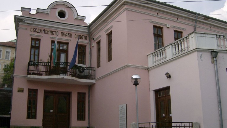 Сградата на читалище Надежда във Велико Търново е в критично