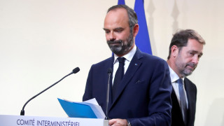 Франция си връща контрола над миграцията, обяви премиерът