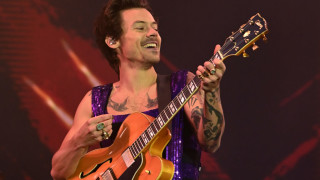 Винаги когато сме на концерт винаги сме искали да надникнем