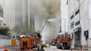 Евакуираха 3600 души заради пожар в Хонг Конг
